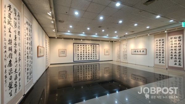 오운 이재봉 서예가 한국미술관에서 서전이 열리고 있다(사진=정경호 기자)