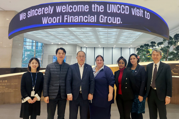 우리금융그룹은 서울시 중구 우리금융그룹 본사에서 UNCCD 방문단과 면담을 갖고 글로벌 환경보전 및 ESG사업 분야의 국제적 협력방안에 대해 논의했다.(사진제공/우리금융)