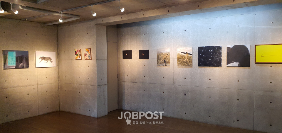 한국 15인 작가전. 일본 고베시 키타노자카(北野版) 갤러리에서 열려