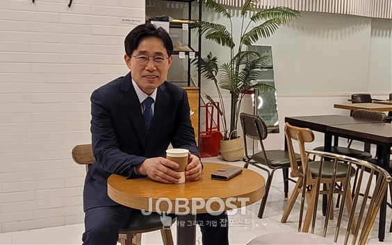 새벽별교회 송규삼 장로와의 인터뷰 모습 ⓒ Jobpost
