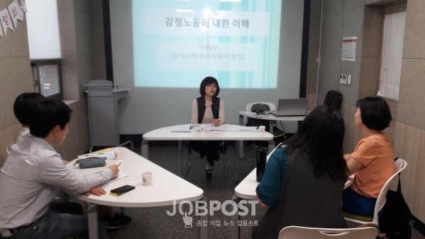 사진 = 영등포구는 지난해부터 시작한 ‘감정노동자 상담심리사 양성사업’을 올해 이어서 추진하며 미취업 청년들 및 참여기업을 모집해 상담심리사 육성에 나선다. 사진은 지난해 실시한 상담심리사 역량교육 진행 모습.