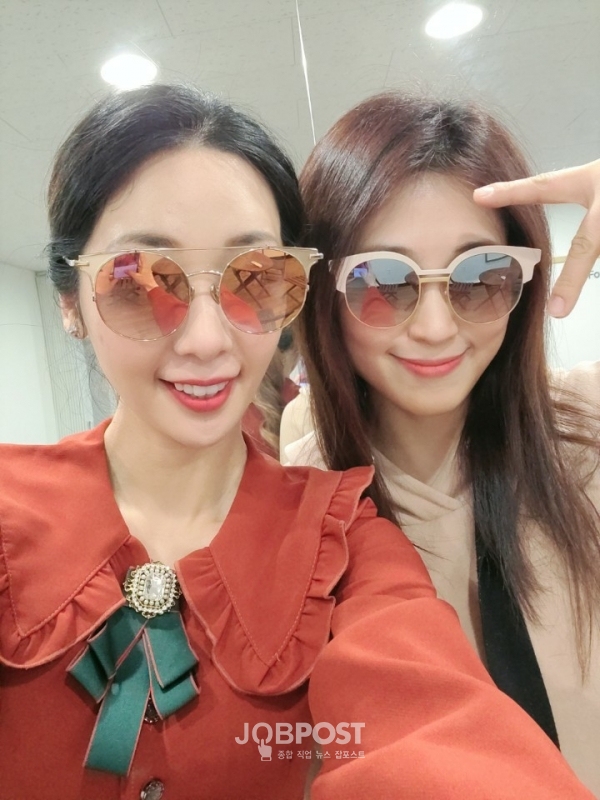 사진 = 코로나극복 응원에 동참하는 가수 홍시와 미기 / FX솔루션 제공