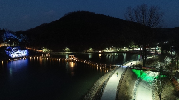 운암지수변공원 야간경관조성사업이 완료되었다. 야경 (사진제공/북구청)