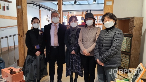 ‘생활 속의 한지’전은 서울 전시 후 3월 28일까지 돈의문 박물관마을 명인갤러리(사진=정경호 기자)