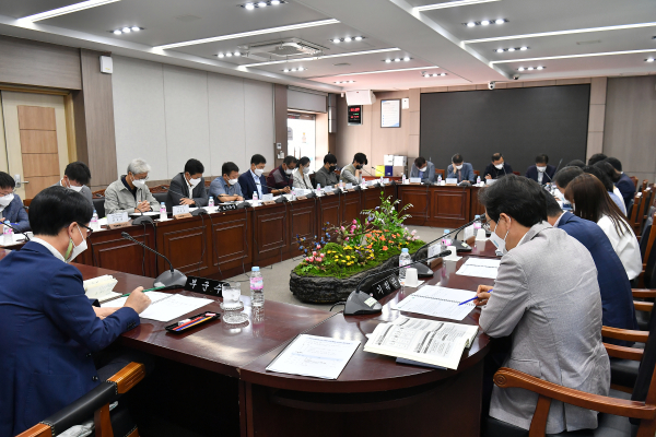 정선군에서 21일 지방소멸대응기금 추진계획 보고회의가 심도있게 진행됐다