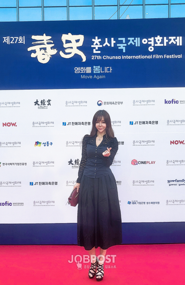 사진 / 제27회 춘사영화제 레드카펫을 밟고 있는 배우 김소린