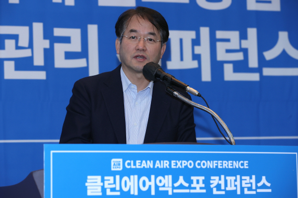 이동환 고양특례시장이 '2023년 클린에어엑스포 컨퍼런스' 참석해 축사를 하고 있다