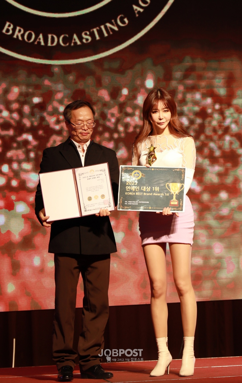 [사진제공-사진작가 처룽]  배우 김소린이 K BRAND CULTURE FESTIVAL 시상식에서 심사위원으로 참석하였으며. 동시에 배우로서 연예인대상을 수상하였다.