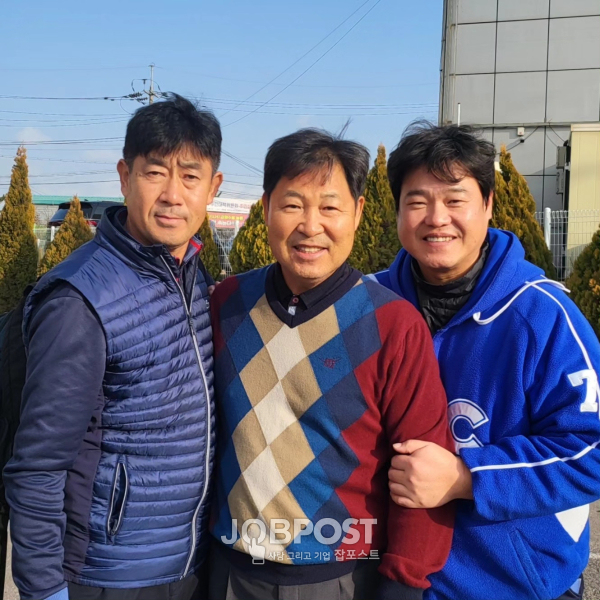 왼쪽부터 박효철 감독, 이만수 이사장, 권혁돈 감독(사진_헐크파운데이션)