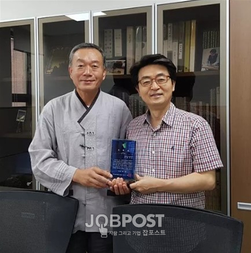 (차례대로) 삼보죽염 김인석 대표, 경희대 한의과대학 김형민 교수(삼보죽염 자문교수)