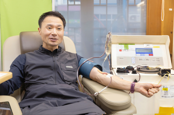 사진 =  유진성 서비스매니저 헌혈 모습