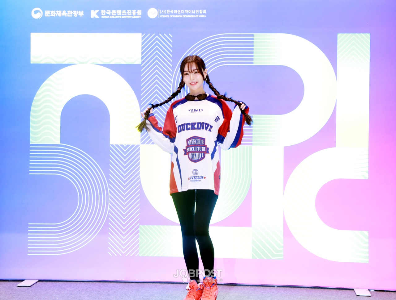 [포토] 2024 F/W Fashion Kode 행사 포토월에 참여한 가수 '세리'