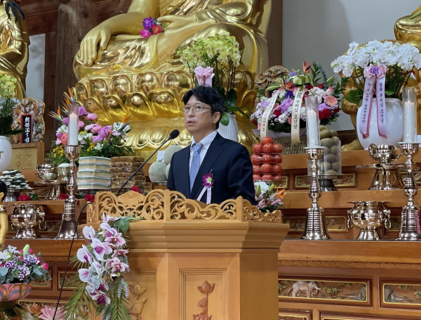 홍지선 남양주시 부시장이 5월 15일 대한불교총화종 수진사에서 축사를 하고 있다