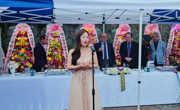 공연 중인 서강전문학교 실용음악학과 소프라노 서운정 교수(사진제공/서강전문학교)