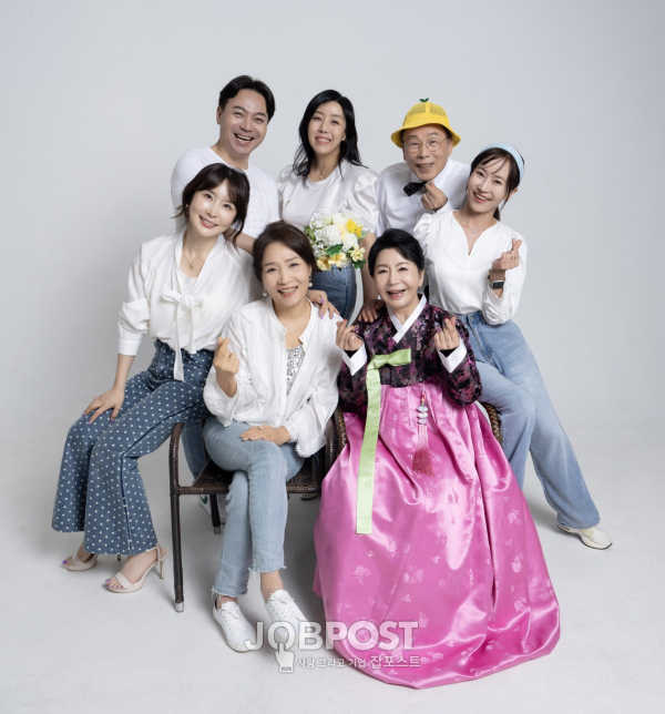 사진 / 7월7일 공연 연극 "여자만세2" 출연배우 단체사진 촬영