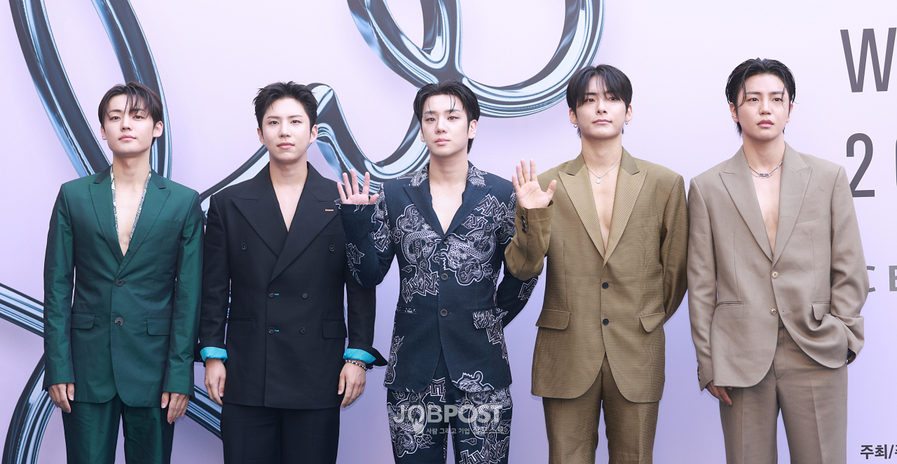 [☆JP포토] 2025 S/S 서울패션위크(Seoul Fashion week) 시이안(브랜드) 블루카펫 행사, 에이스(A.C.E - 강유찬, 와우, 김병관, 박준희, 이동훈) (소속사: 비트인터렉티브)