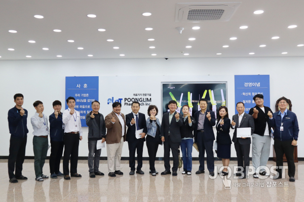 미주한인상공회의소 총연합회 이경철회장, WKBC USA 예산결산위원장 케이전, 대변인 백현미, 한국 정책위의장 이화창 등 총연합회 회장단