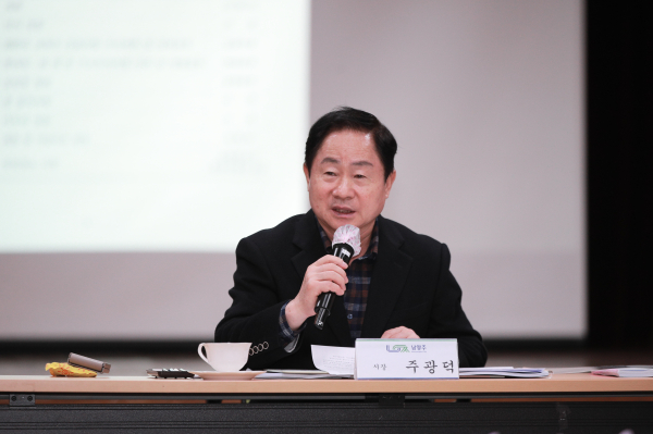 주광덕 남양주시장은 '새해 첫 읍면동장 회의'에서 "주민들과 긴밀히 소통하며 업무를 추진해달라”고 당부했다
