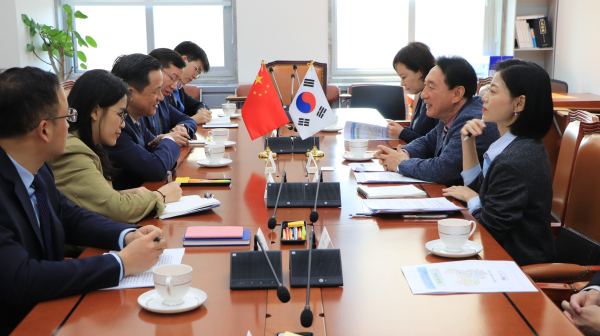 김석기 외교통일위원장·다이 빙 주한중국대사 면담 사진