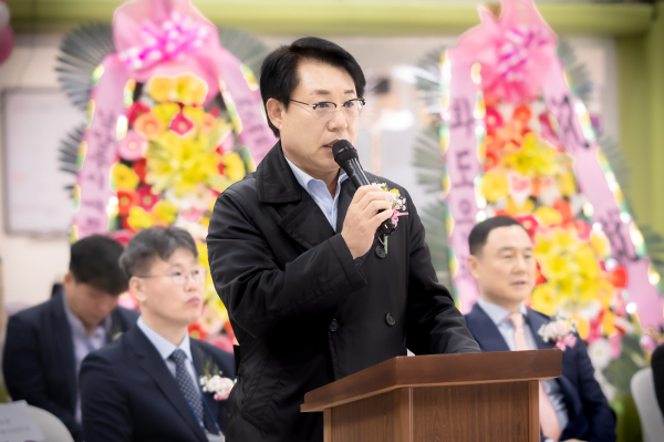남양주시의회에서 21일 화도 배드민턴클럽 회장 이·취임식에 참석했다. 사진은 조성대 의장