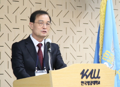 KAU 항공안전센터의 초대 센터장을 맡은 한국항공대 항공운항학과 이장룡 교수가 센터의 비전을 설명하고 있다. 사진=한국항공대 제공