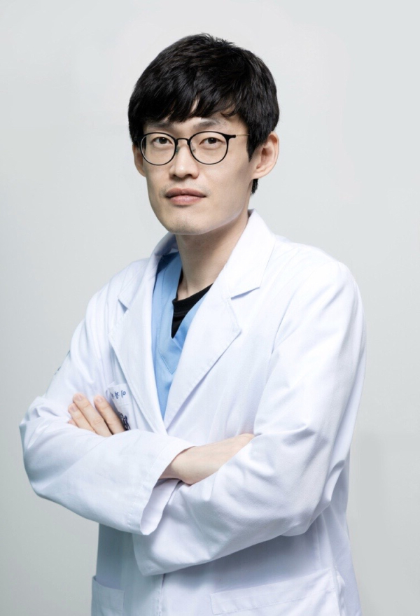 사진 = 세이프플란트치과의원의 이경진 원장
