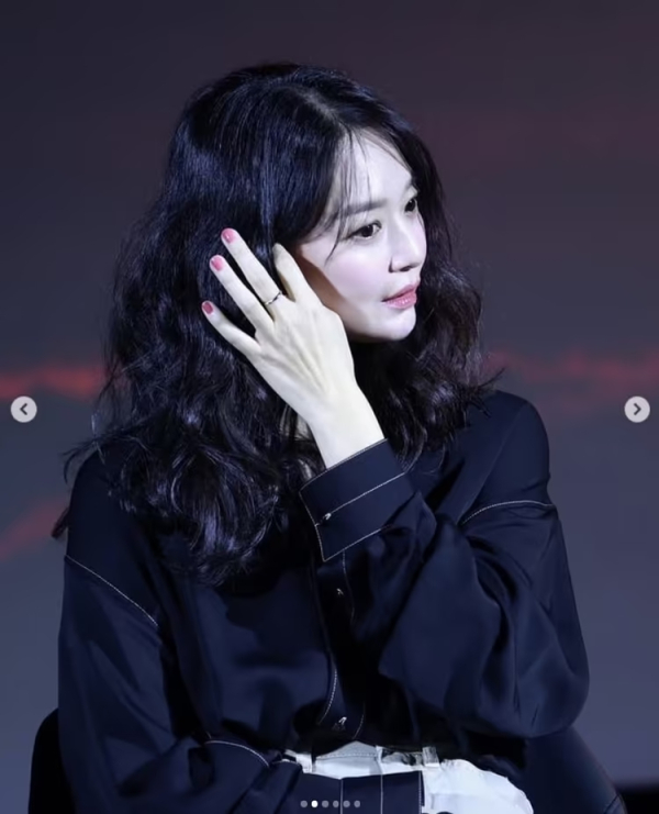 신민아 / 출처: 에이엠엔터테인먼트 인스타그램