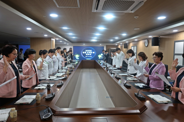 부산보훈병원(병원장 이정주)은 지난 22일 ‘2025년 청렴 도약의 해’를 선포하고, 청렴한 병원 문화를 조성하기 위한 결의를 다졌다. (사진제공=부산보훈병원)