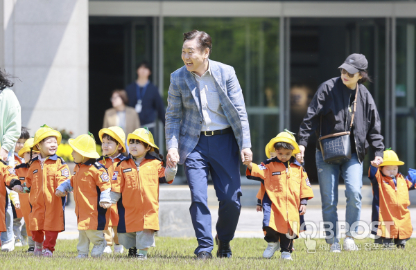 김관영 지사, 어린이들과 함께한 특별한 봄날
