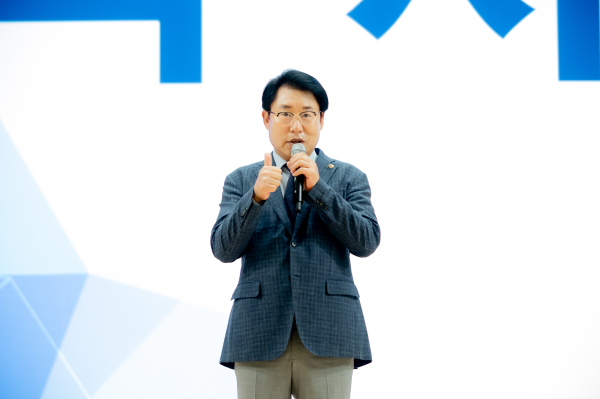 조성대 남양주시의회 의장이 12일 2025년 남양주시 자원봉사자 한마음 체육대회에 참석해 인사말을 하고 있다