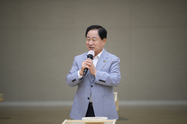 남양주시장애인복지관에서 13일 장애인복지 종사자를 위한 힐링 슐런대회인 ‘MZ슐런플레저’를 개최했다. 사진은 주광덕 시장이 인사말을 하고 있다