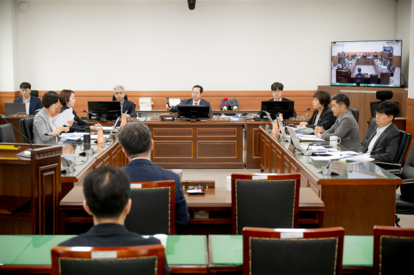 남양주시의회에서 16일 남양주시정연구원장 후보자 인사청문회를 개최했다