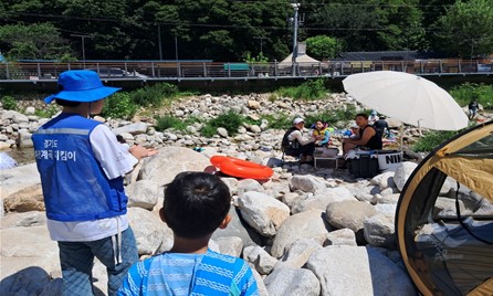 경기도가 여름철 청정계곡 불법행위 재발방지를 위해 합동점검반을 운영한다. 사진은 하천구역 내 취사행위